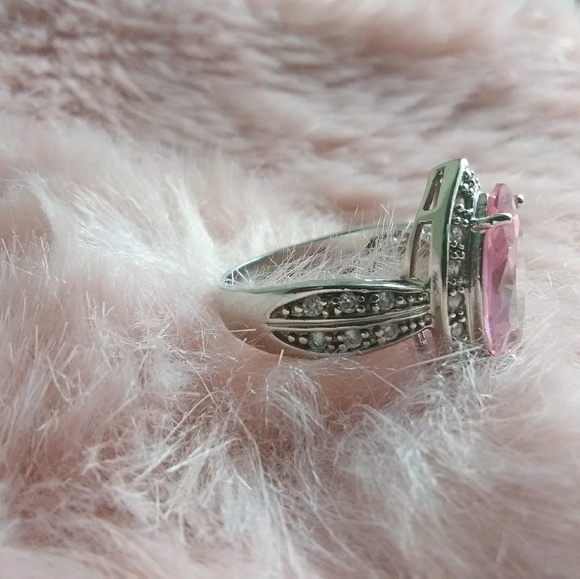 Ring - Picture 3 of 4